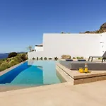 Skylines Estate Villa *