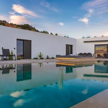 Skylines Estate Páros