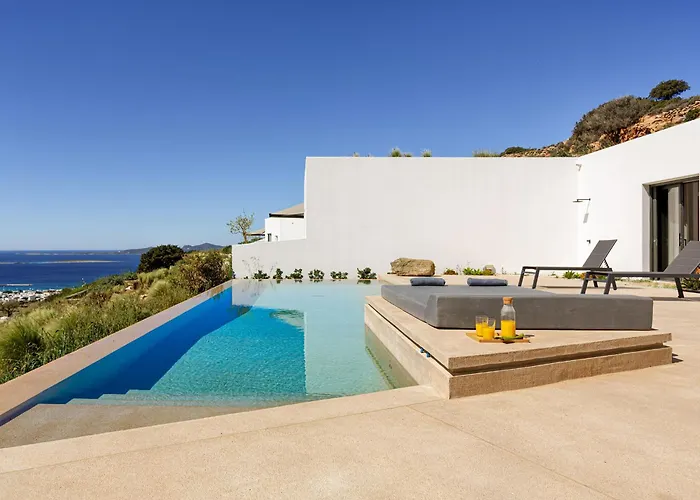 Skylines Estate Villa *